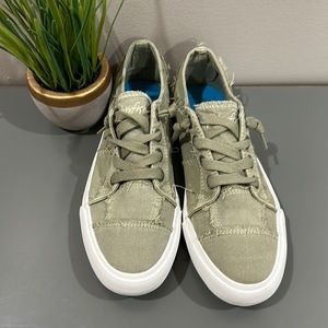 Blowfish slip on size 7.5